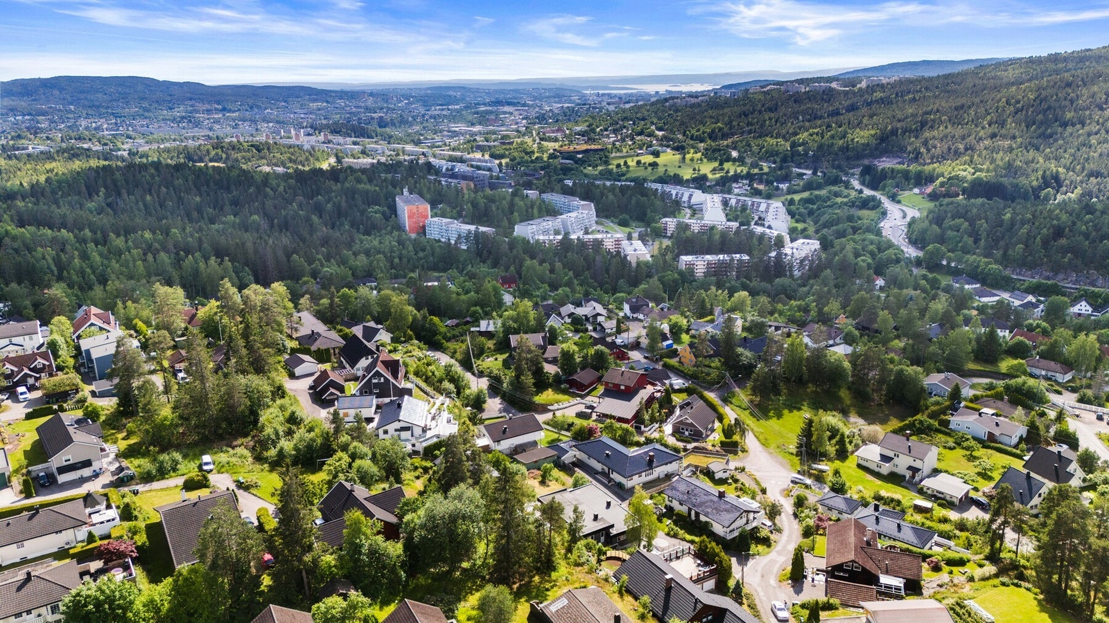 Eneboligen har en meget fin beliggenhet i Hagan. Galleribilde