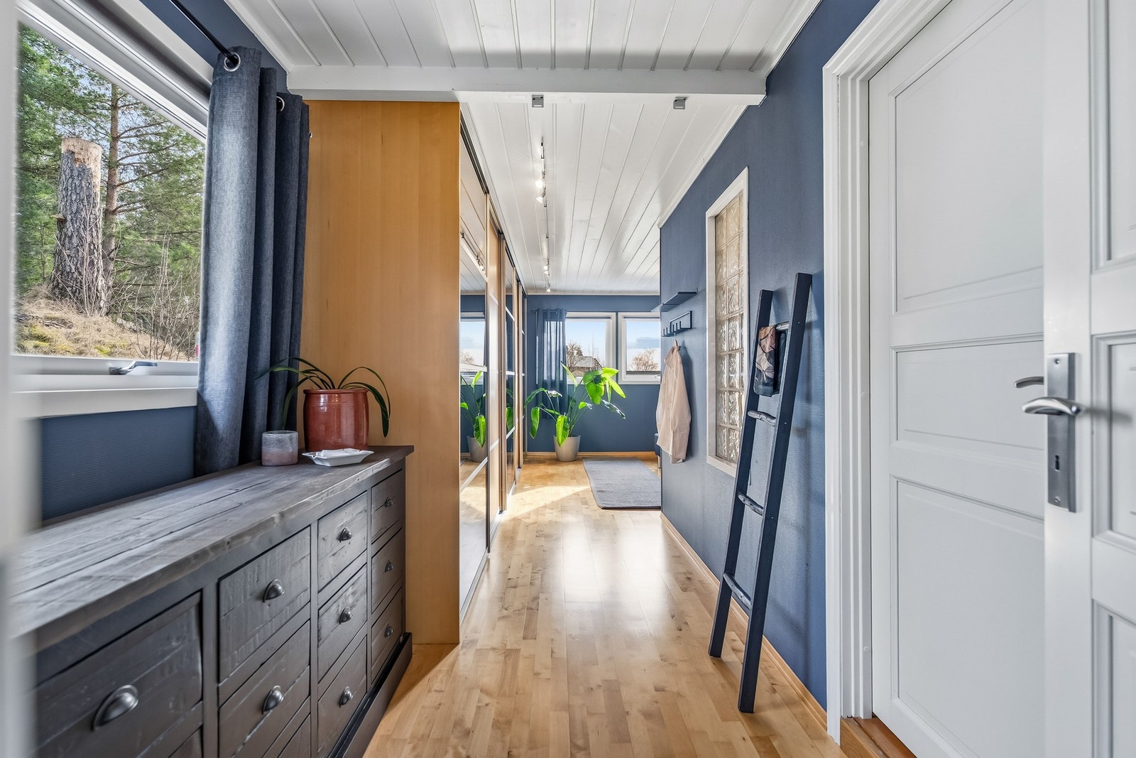 Videre inn til hovedsoverommet. Galleribilde