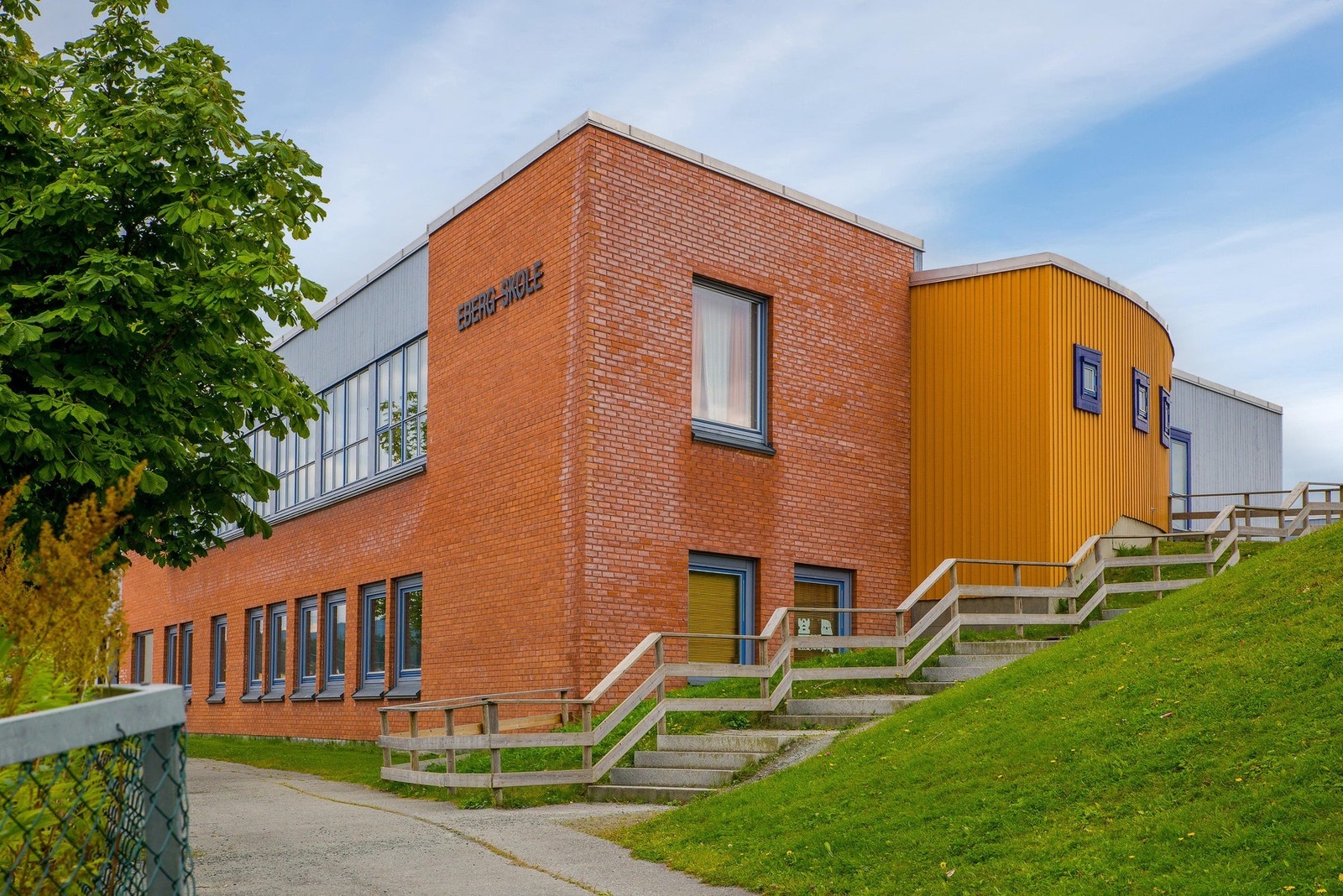 Populær skolekrets, Eberg barneskole og Blussuvoll ungdomsskole. Galleribilde