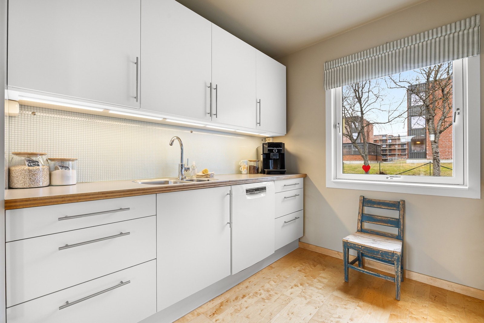 Det ble i 2026 malt, lagt fliser bak platetopp, lagt nytt listverk og utbedring av kledning. Galleribilde