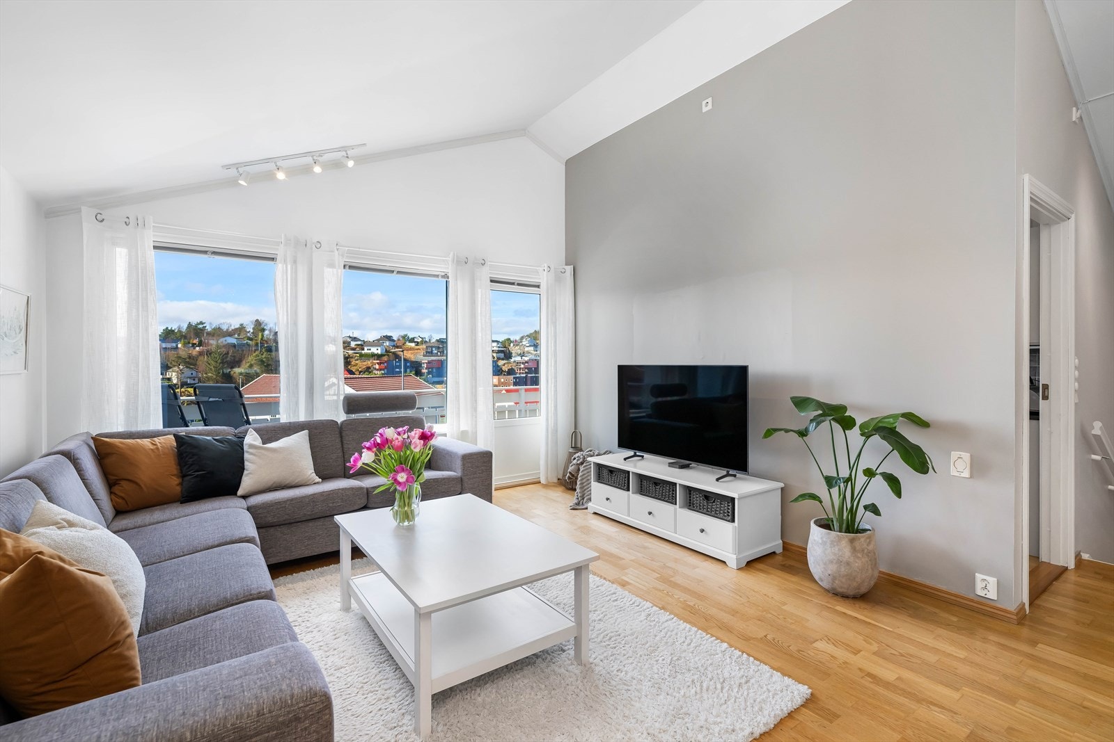 Utgang fra stuen til altanen. Galleribilde