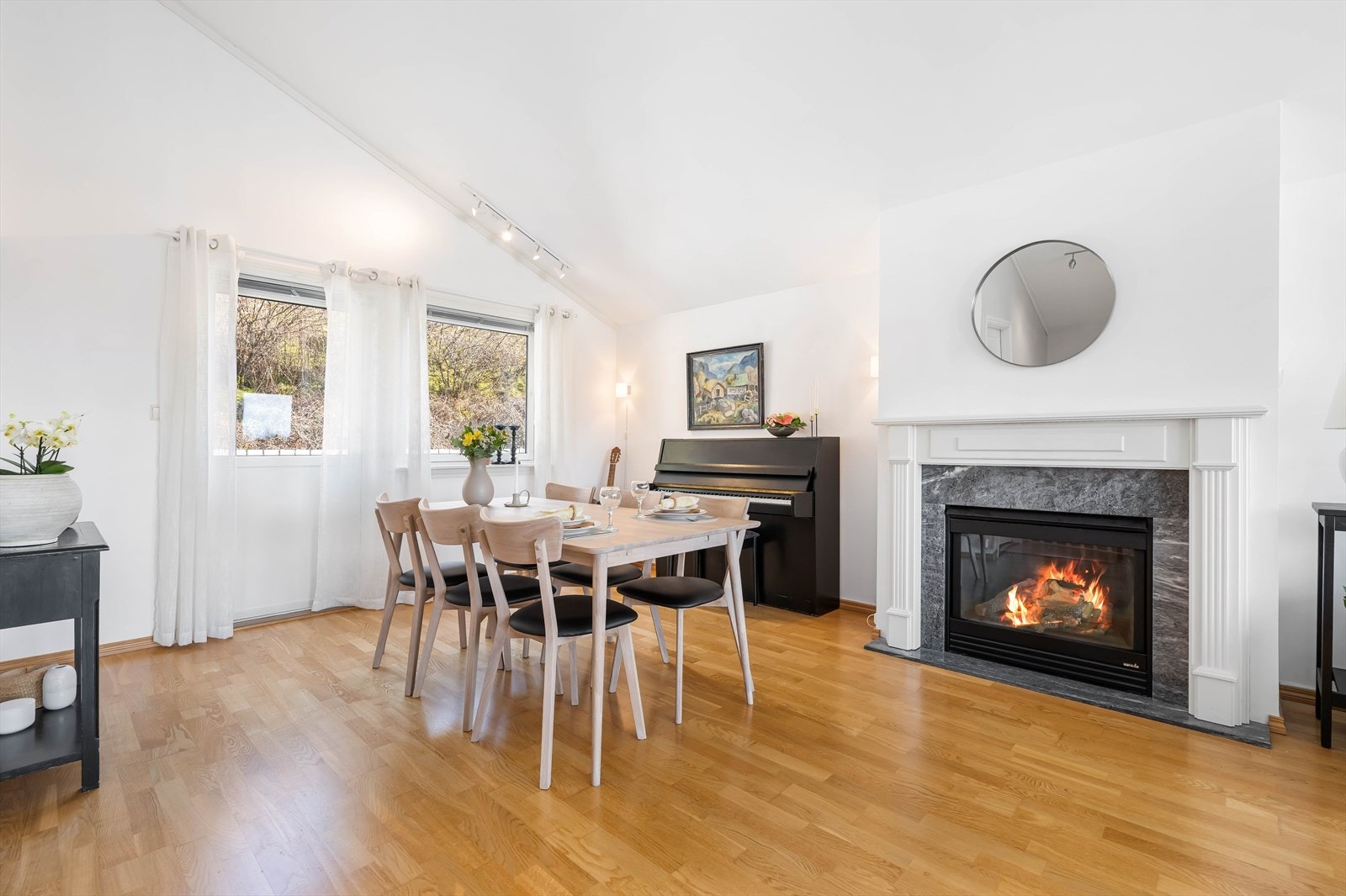 Her kan sofagruppen, godstolene og spisebordet få sin velfortjente plass. Galleribilde