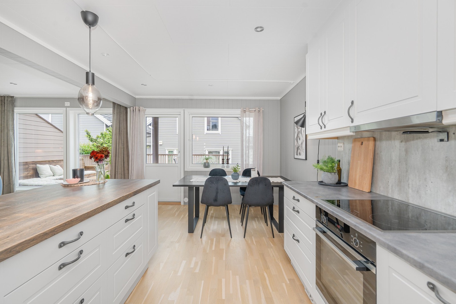 Godt med skap- og benkeplass Galleribilde