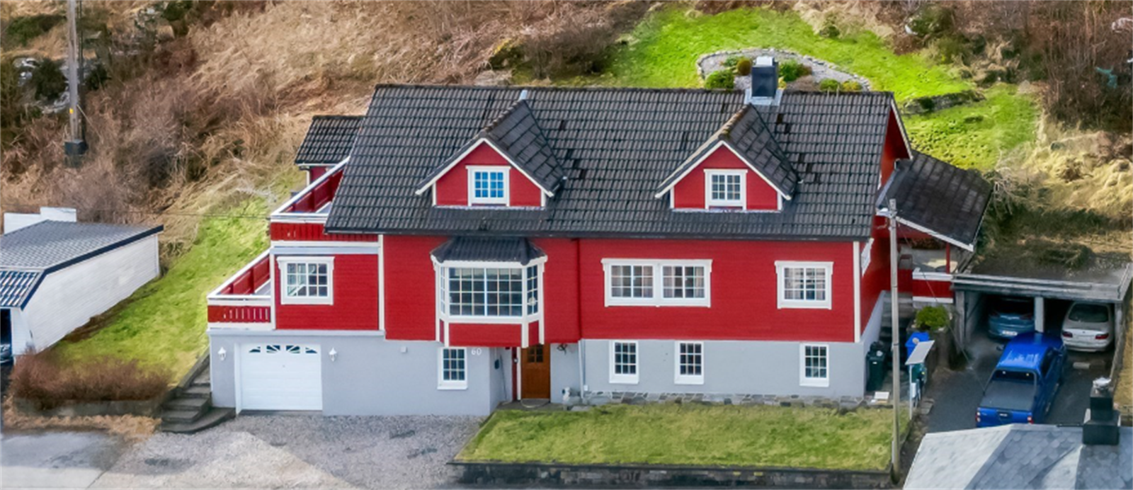 Enebolig med sentral beliggenhet på Hareid. Galleribilde