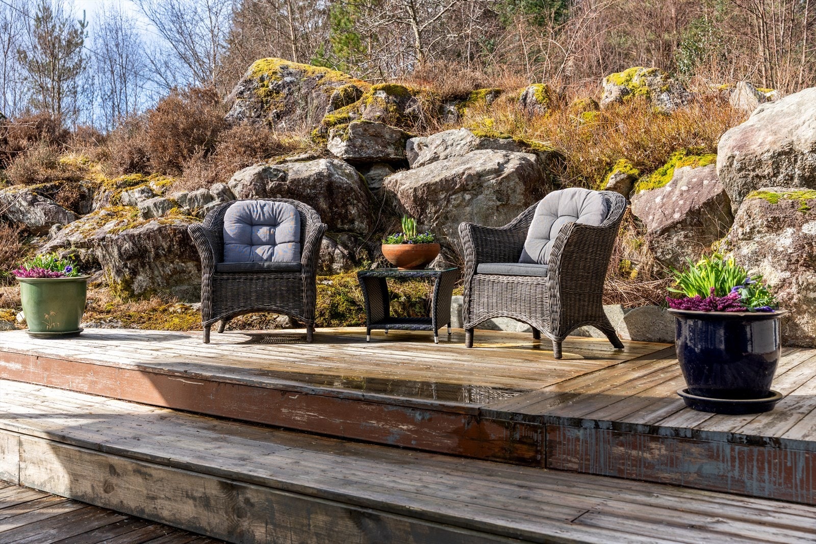 Egen sitteplass i berget - en lun krok omgitt av natur, perfekt for morgenkaffeen. Galleribilde