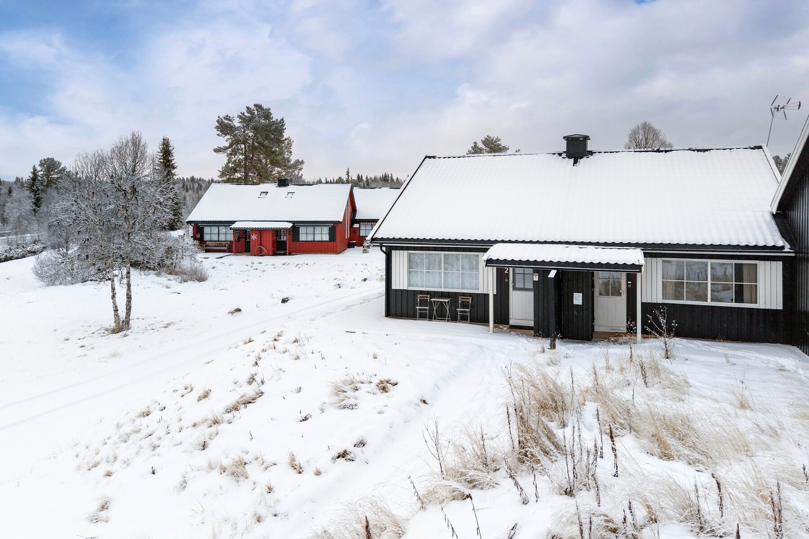 Leiligheten har også tilhørende platting på ca 12 kvm, som ikke synes på bildene. Galleribilde