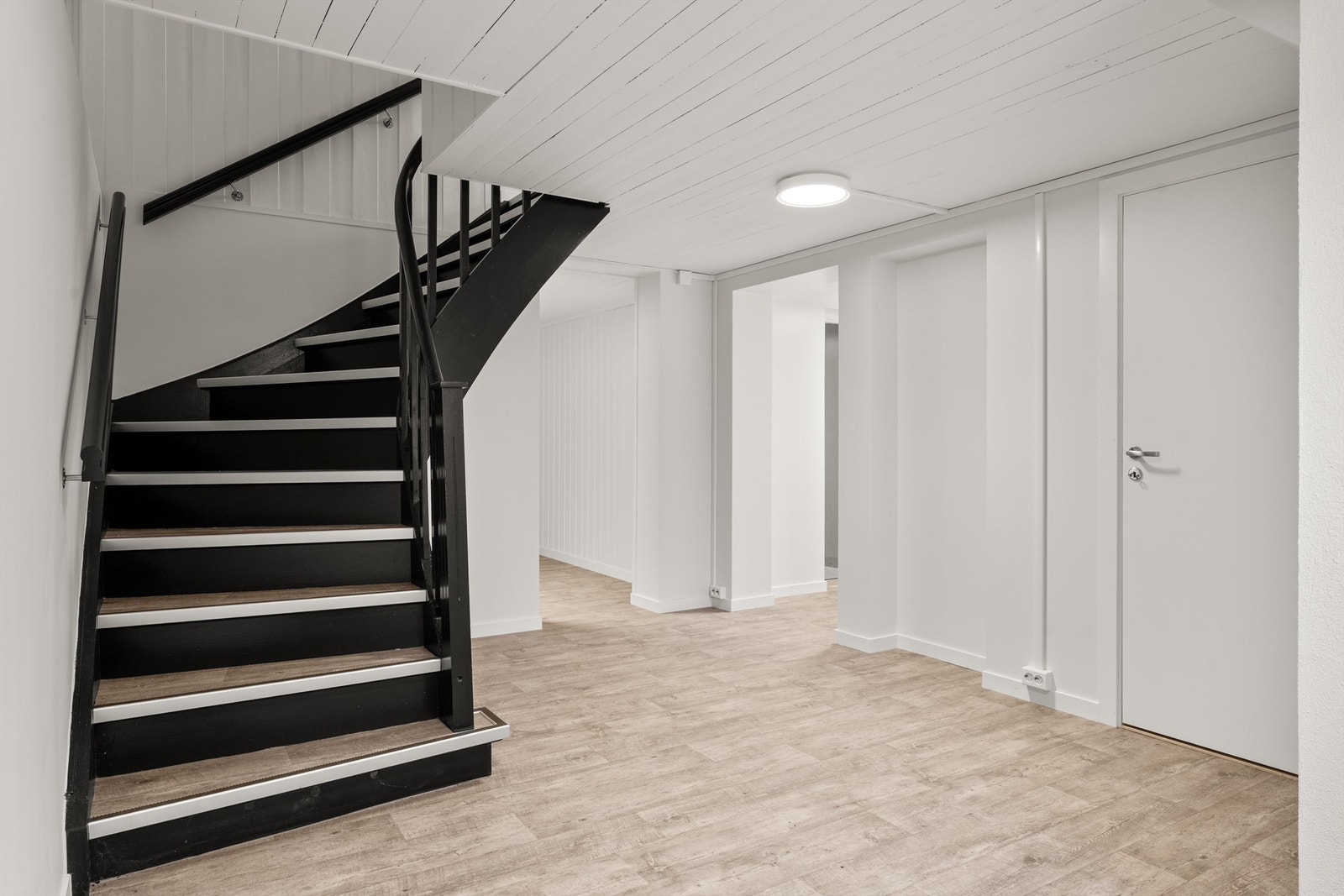 Stor hall i tilknytning til fellesarealet. Galleribilde