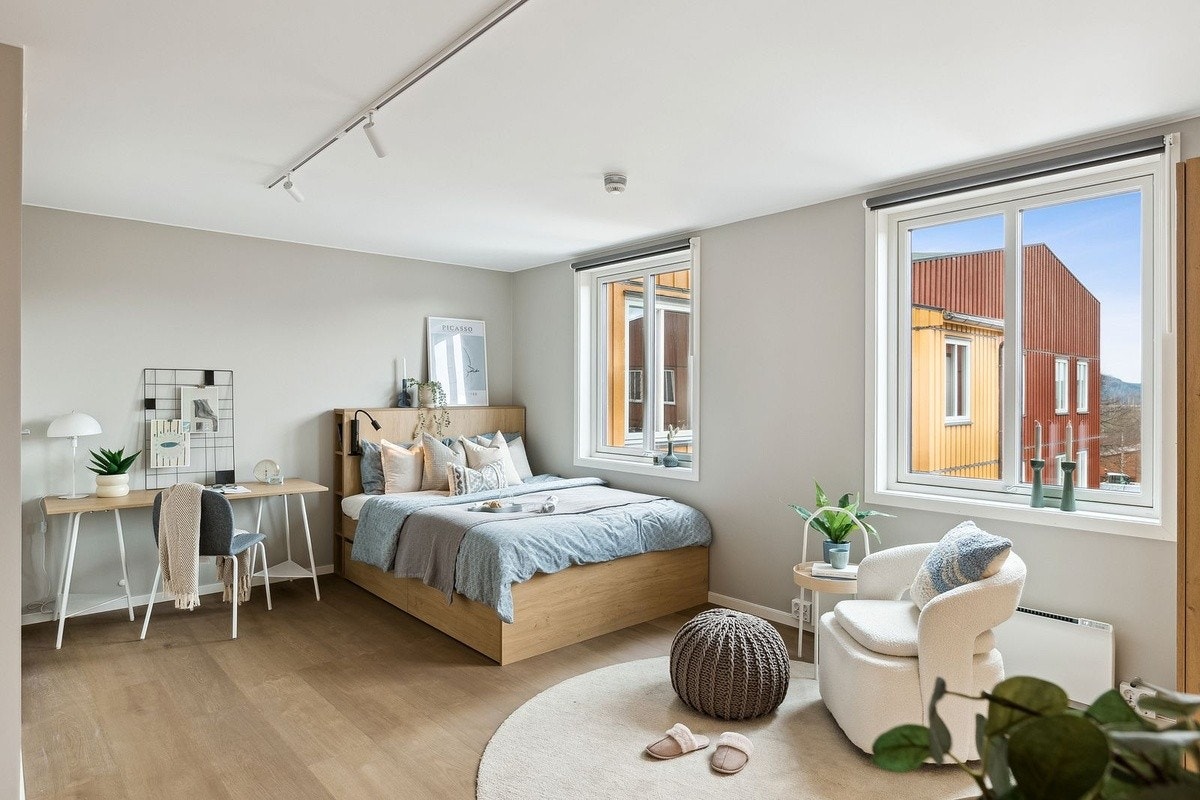 Classic Studio blir leid ut med seng , stol, pult og klesskap. Galleribilde