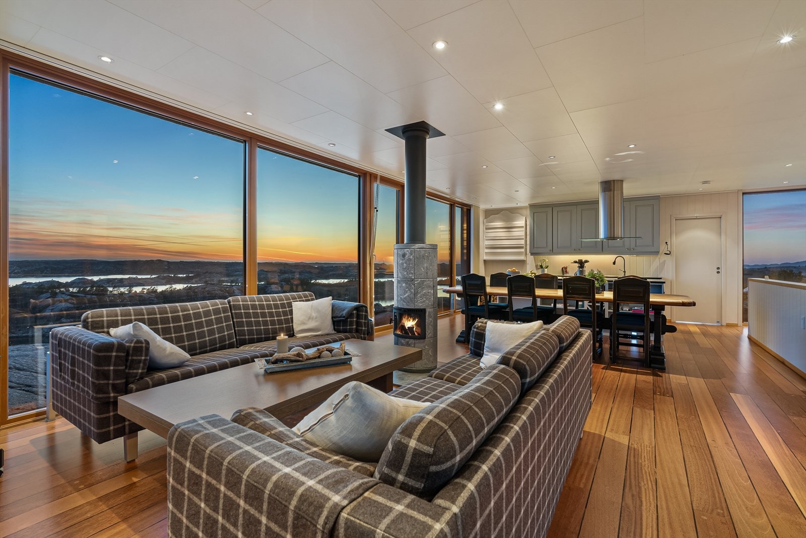 Flott kleberstein peisovn som gir god varme på kalde vinterdager Galleribilde