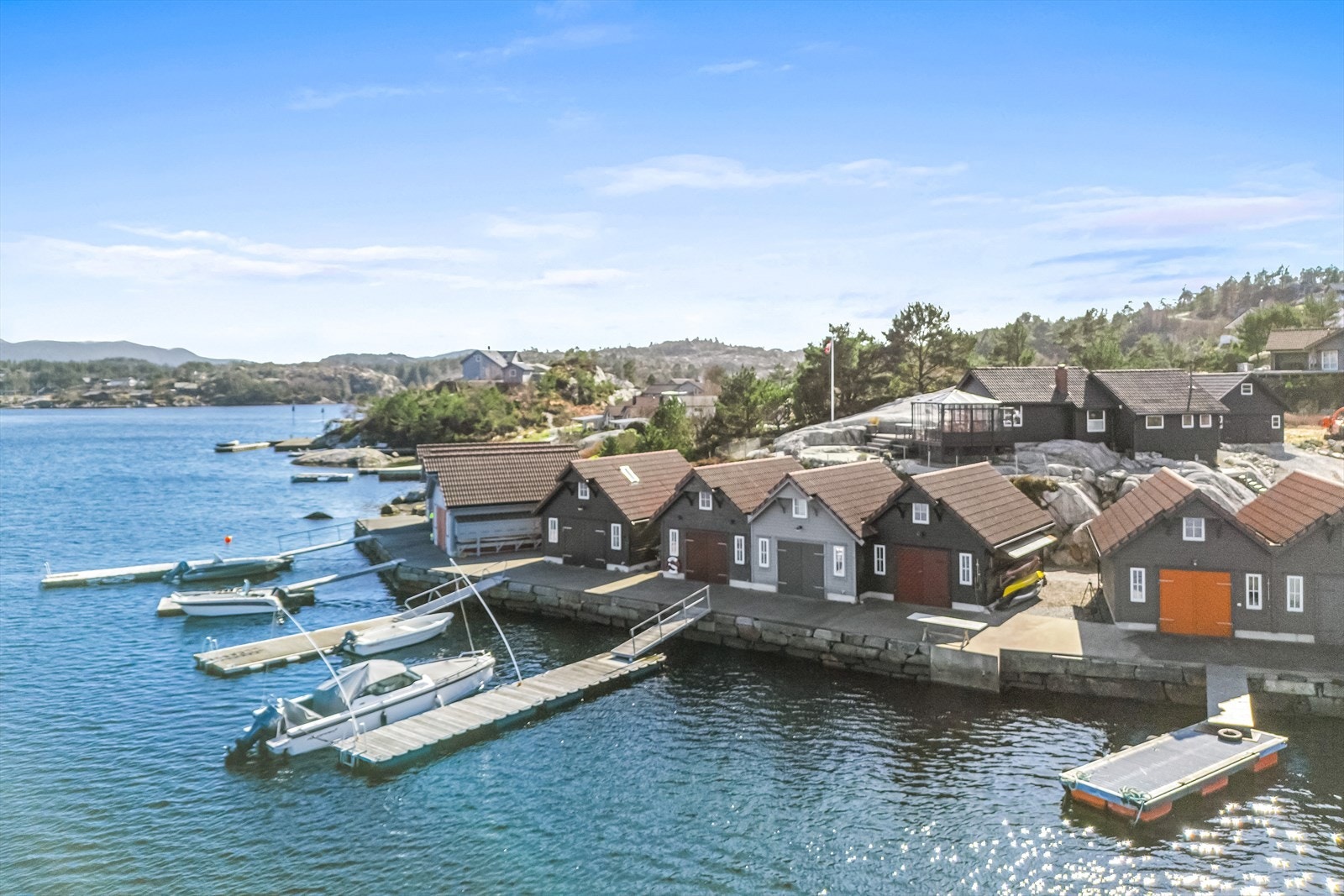 Brygge deles med nabo Galleribilde