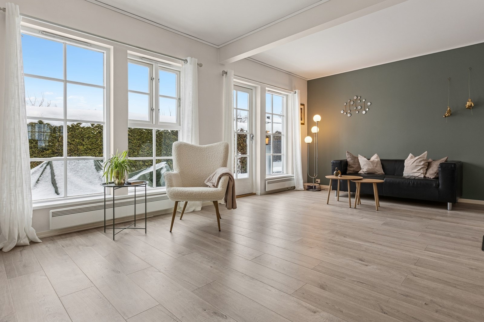 Boligen har en romslig og funksjonell planløsning, ypperlig for barnefamilier. Galleribilde