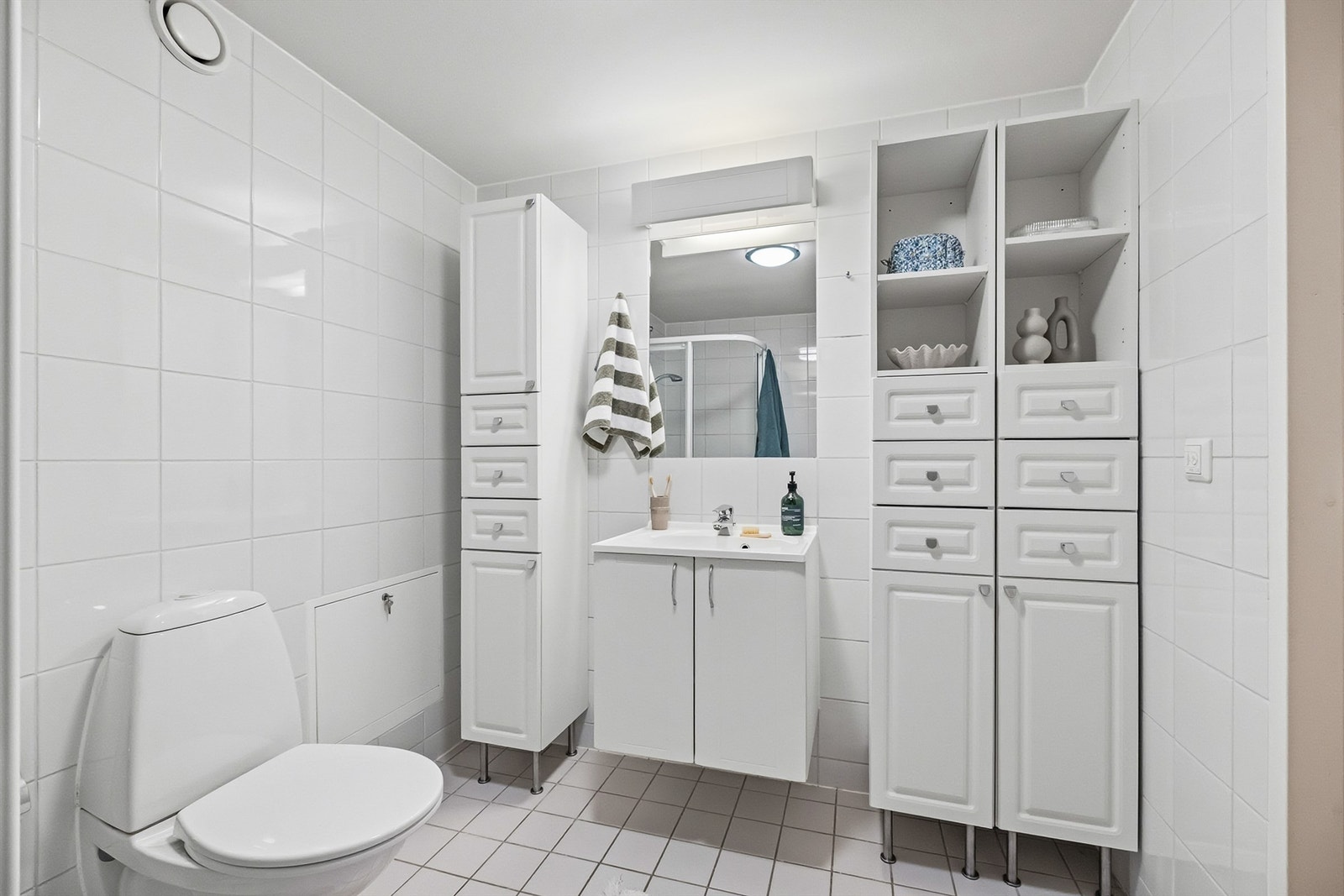 Det er godt med oppbevaringsplass til alt man trenger i en travel hverdag. Galleribilde