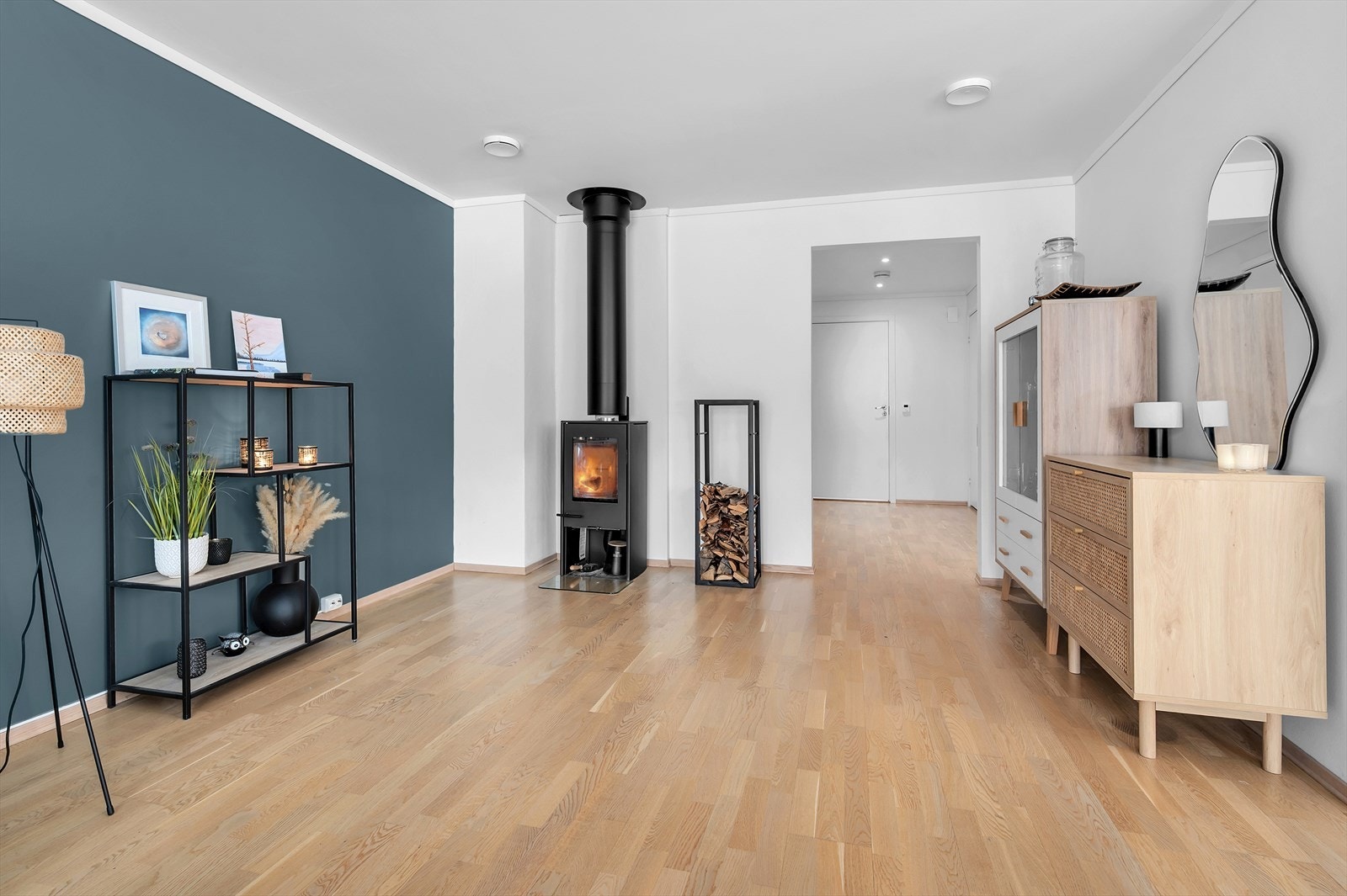 Pen stue med vedovn Galleribilde