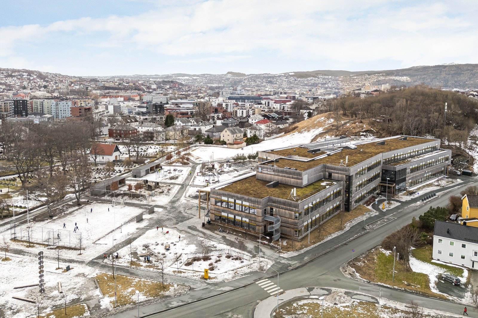 Kun 4 minutters gange til Lade skole, perfekt for barnefamilier. Galleribilde