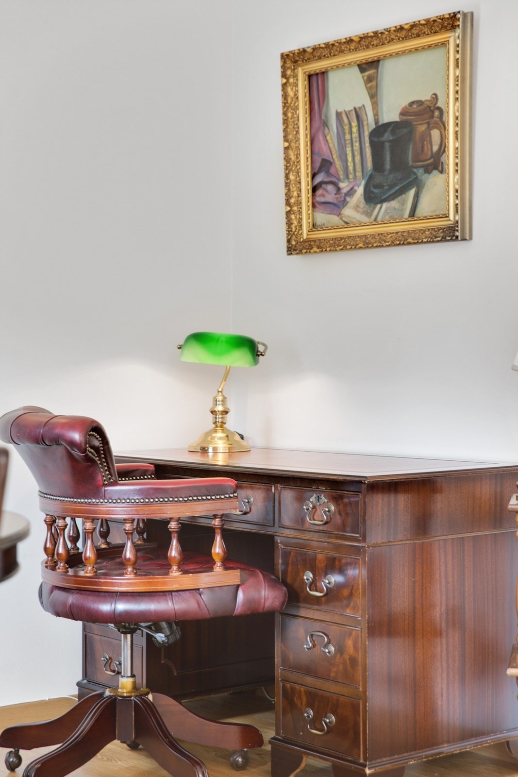 Den fleksible planløsningen gir også rom for en egen kontorplass i stuen. Galleribilde