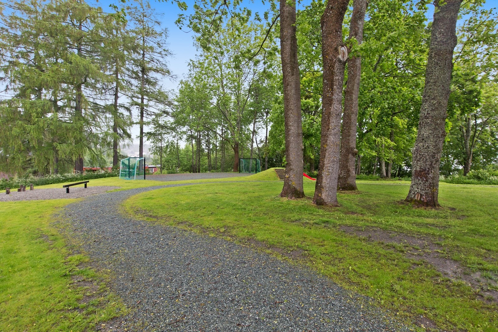 Eiendommen har en flott beliggenhet med umiddelbar nærhet til fine turområder. Galleribilde