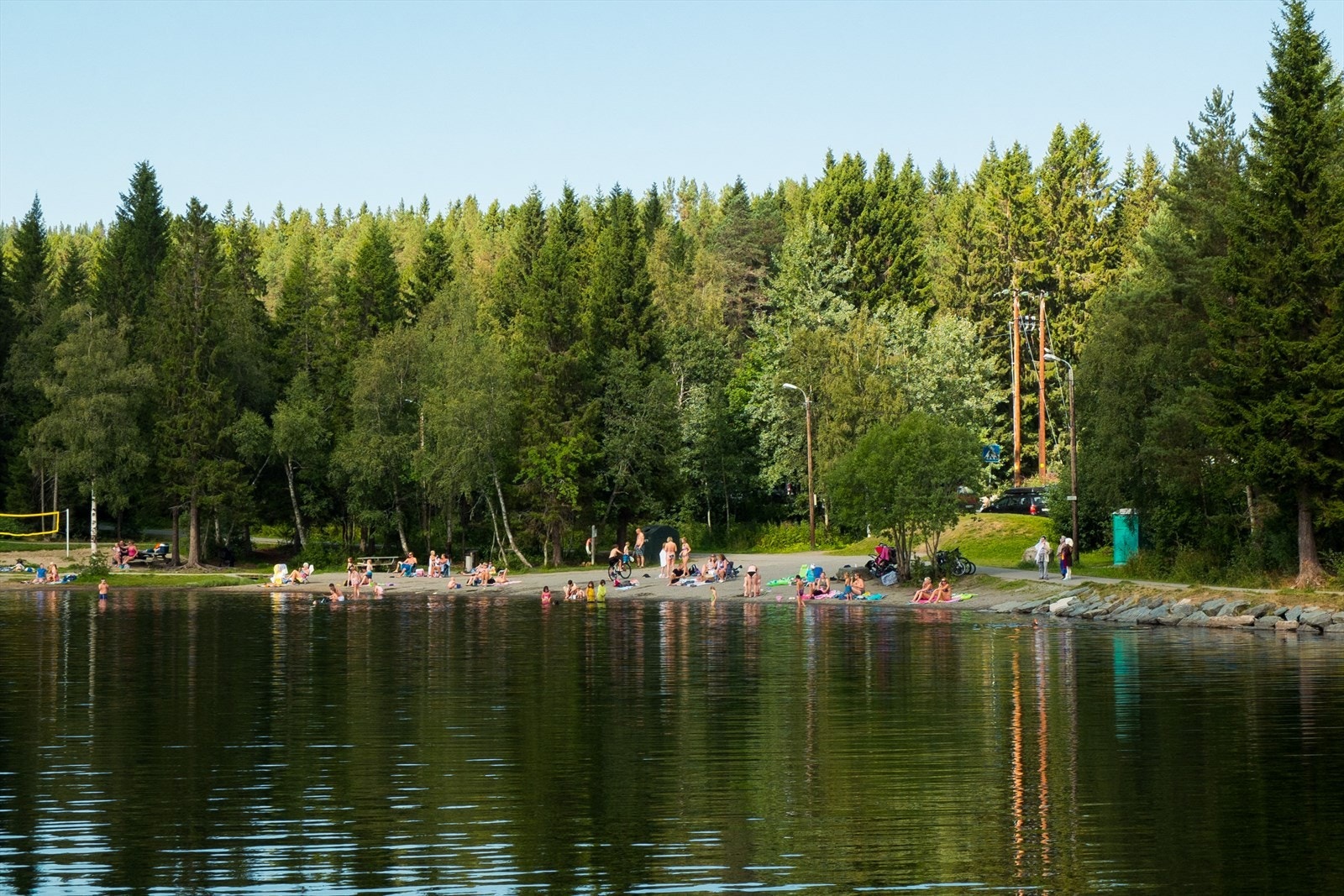 Området byr på flere populære badeplasser og friluftsområder i umiddelbar nærhet. Galleribilde