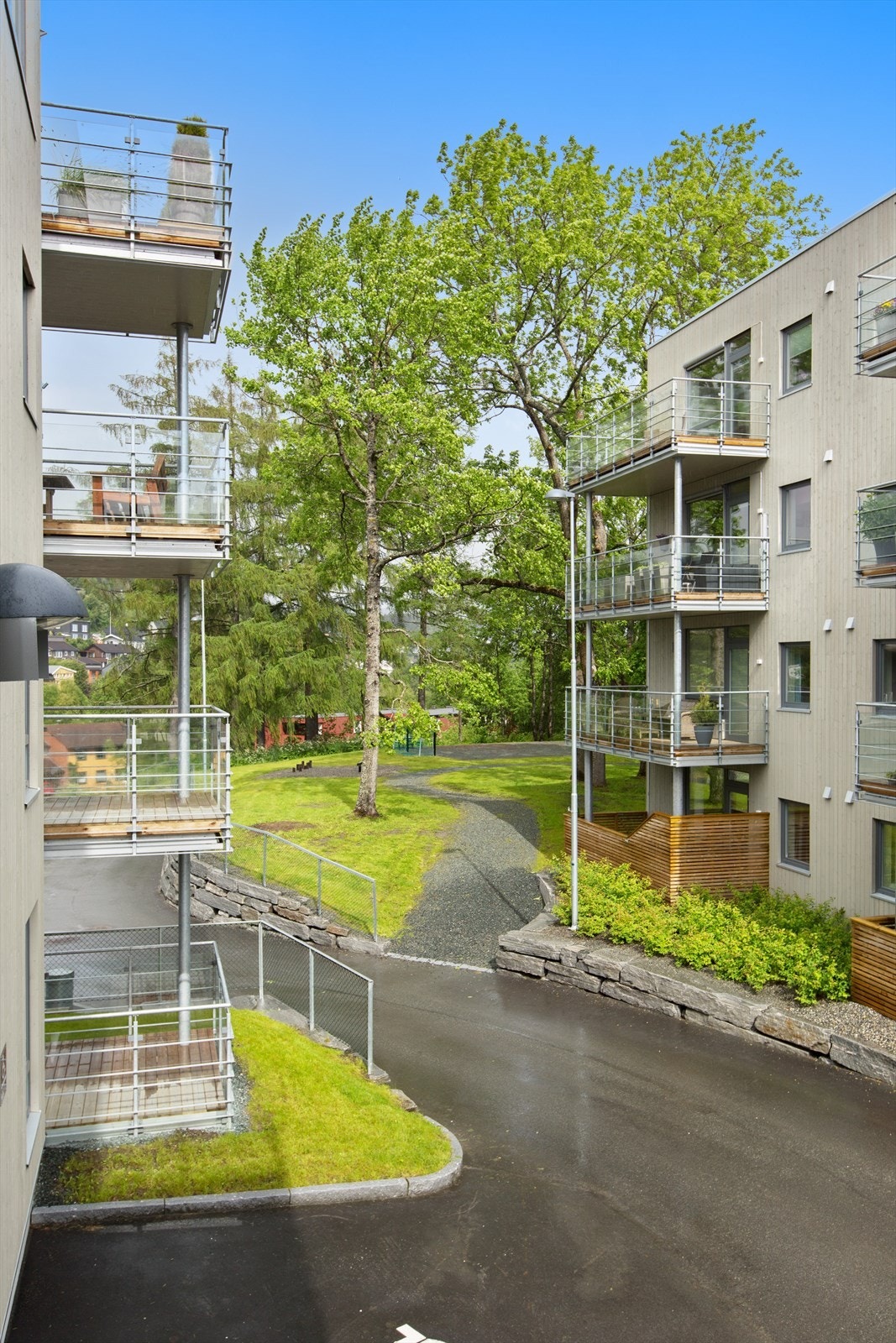 Gangstier forbinder de ulike delene av sameiet og gir enkel tilgang til fellesarealene. Galleribilde