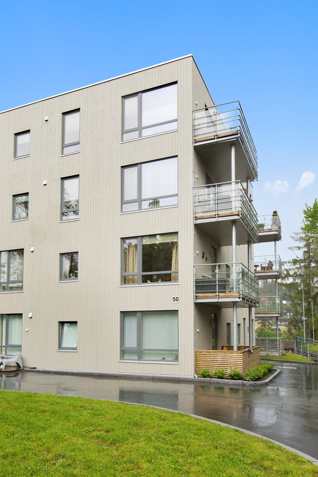 Fasaden er vedlikeholdt av sameiet, som består av totalt 181 leiligheter fordelt på 13 blokker. Galleribilde