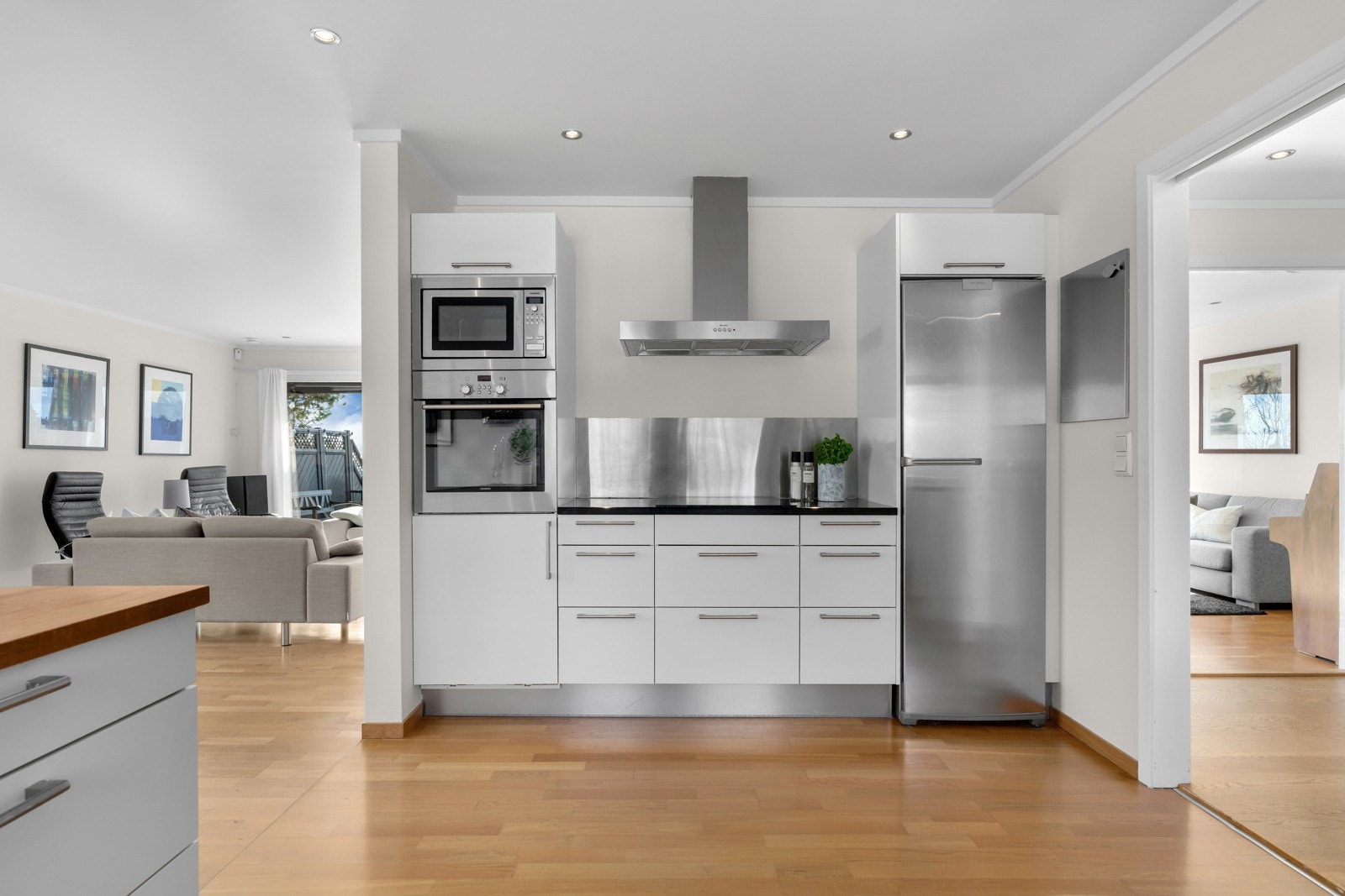 Særdeles godt med innredning og benkplass. Galleribilde