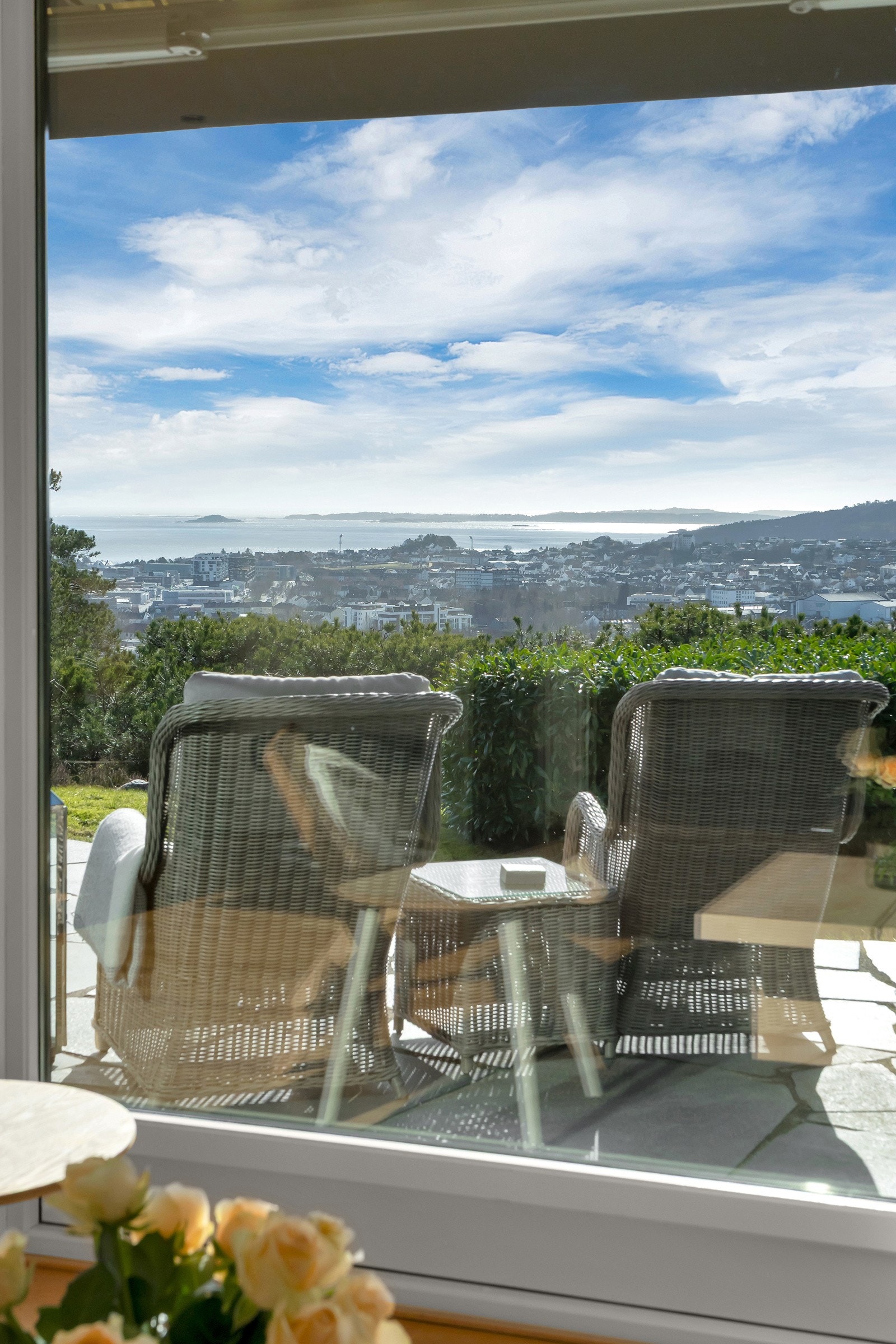 Utsikt fra stuevindu. Galleribilde