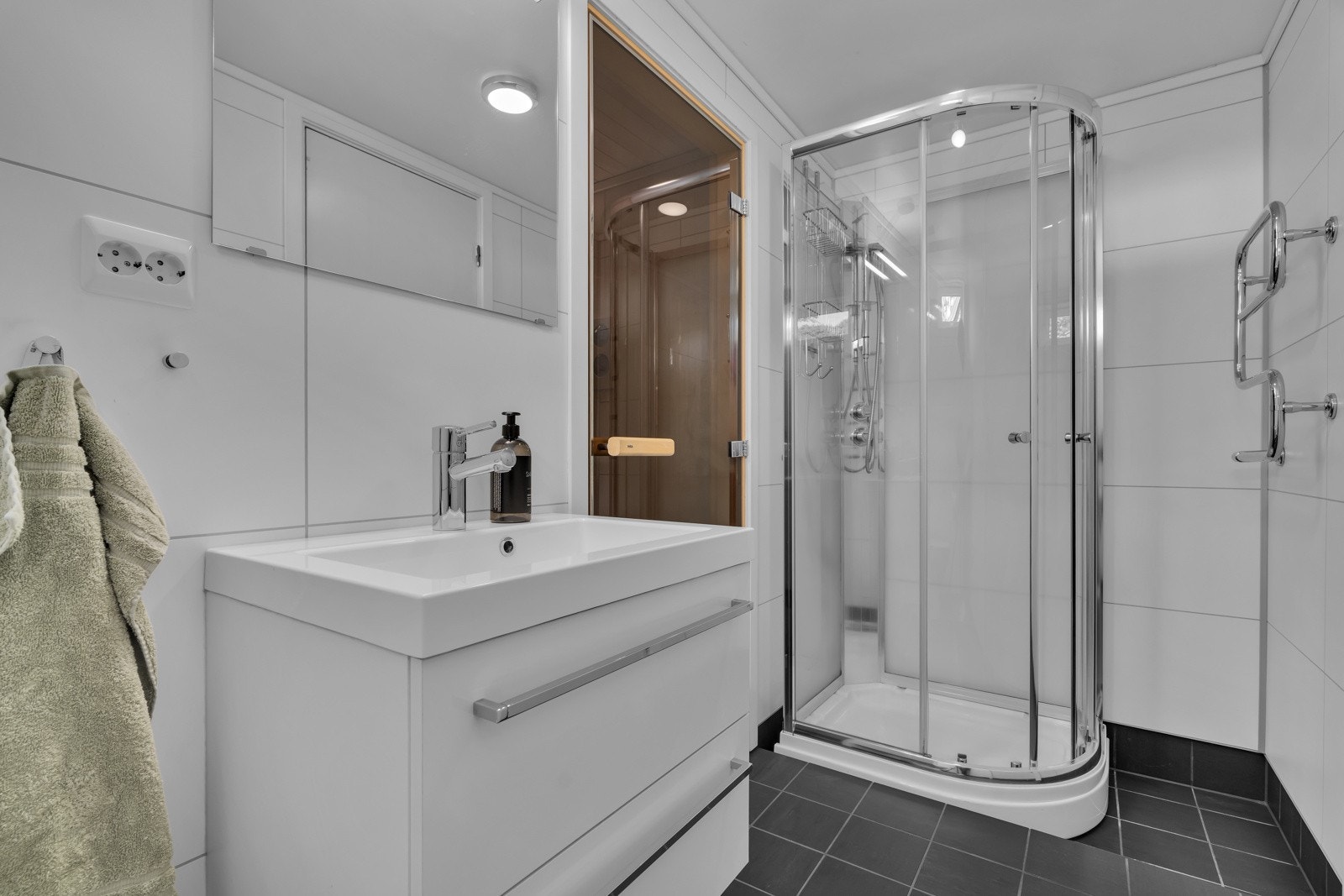 Bad m/ badstue i u.etg. Galleribilde