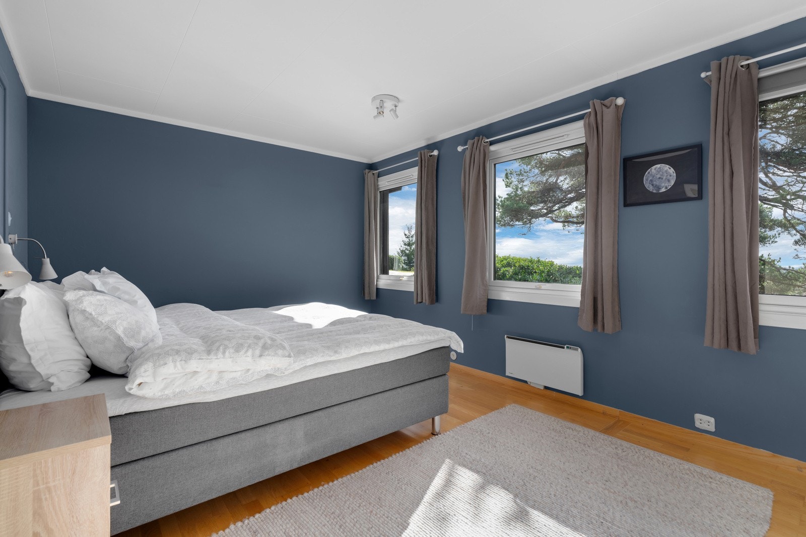 Stort hovedsoverom som opprinnelig har vært to soverom. Galleribilde