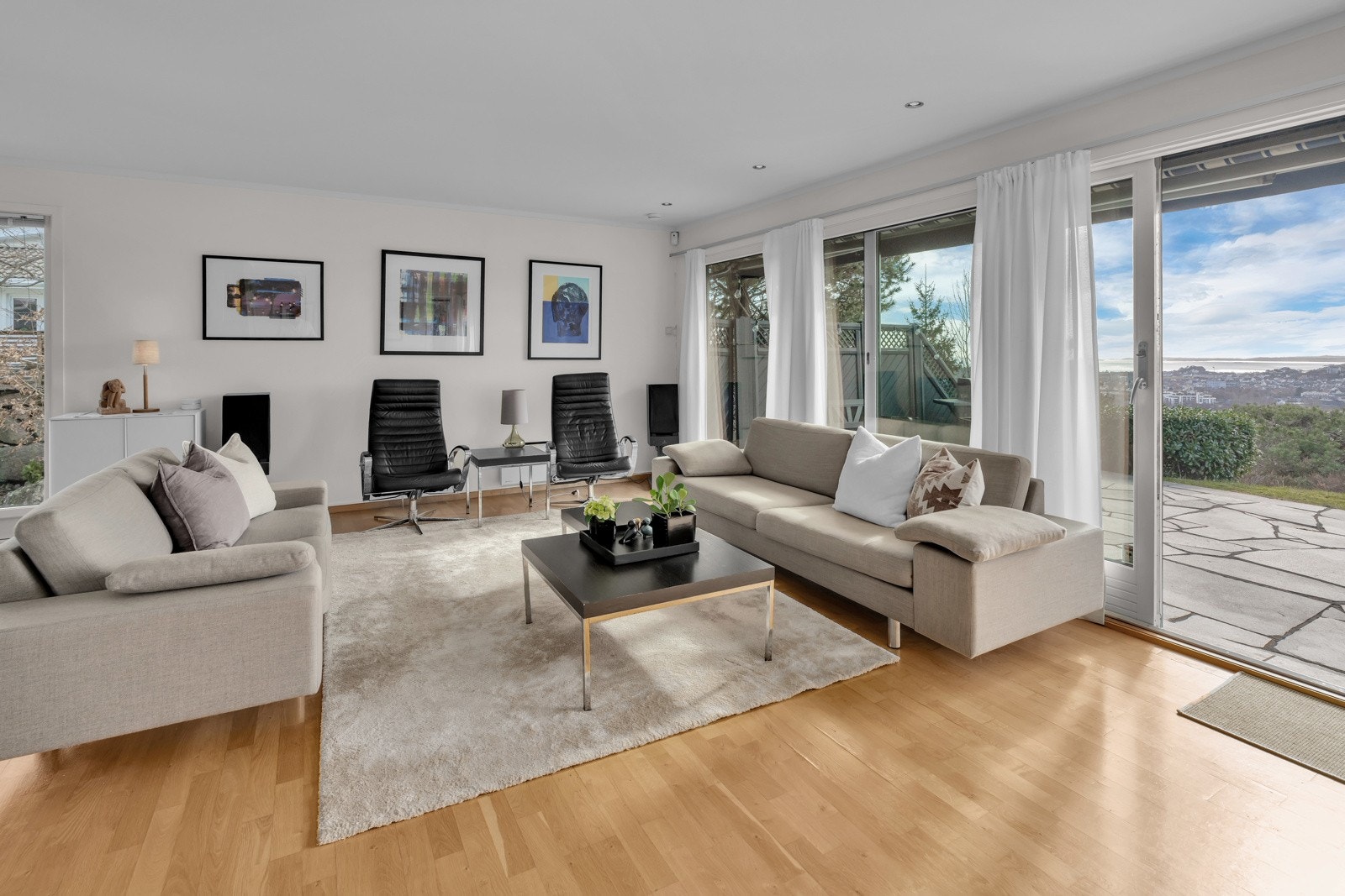 Fra stuen er det utgang til det fantastiske utearealet. Galleribilde