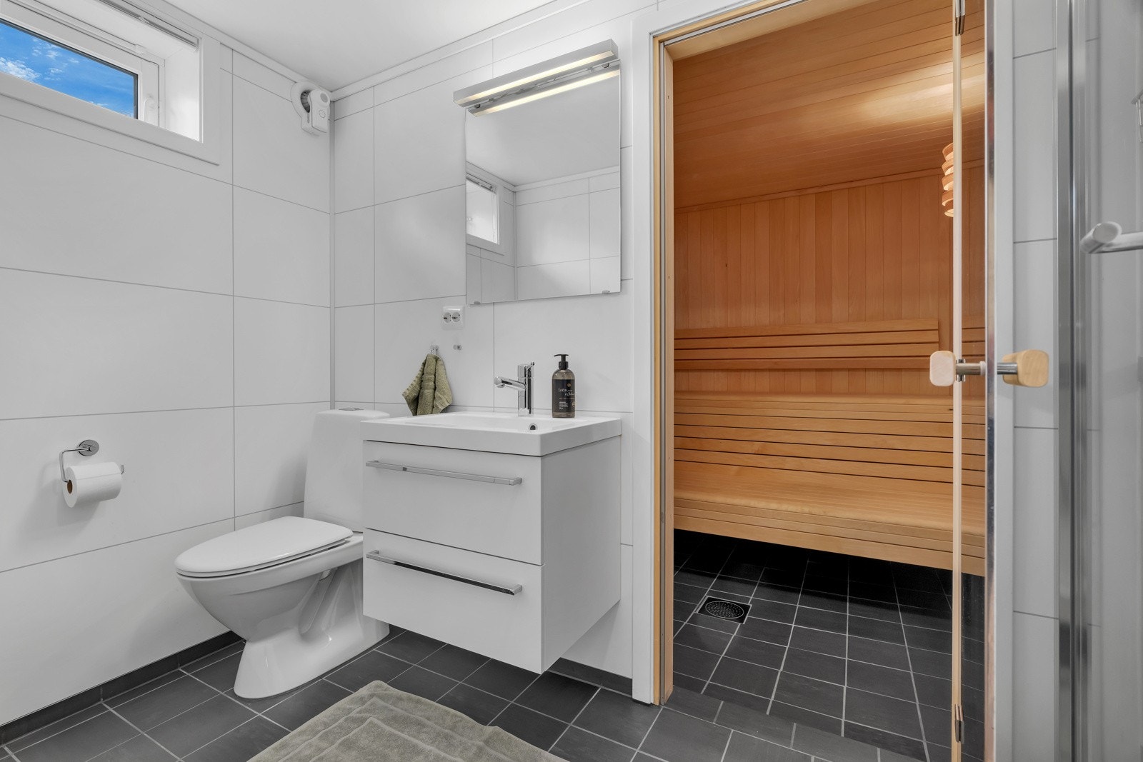 Bad m/ badstue i u.etg. Galleribilde