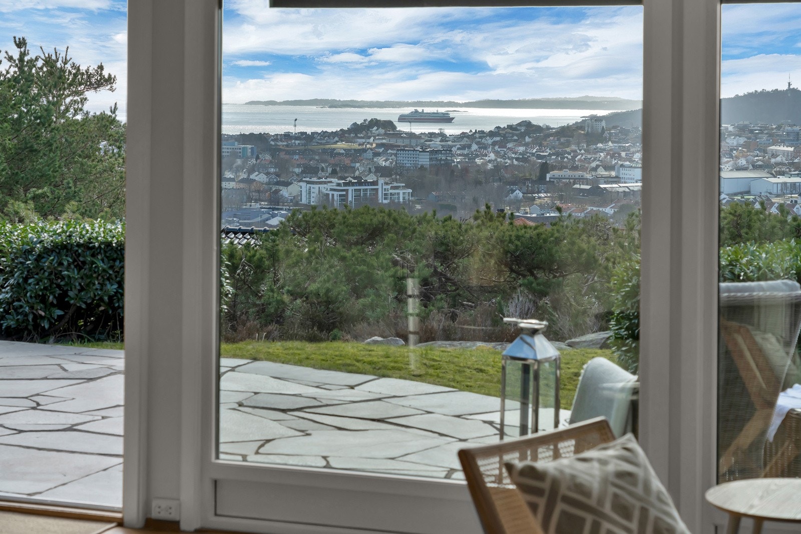 Praktfull utsikt - høy og fri beliggenhet med 180 graders panoramautsikt. Galleribilde