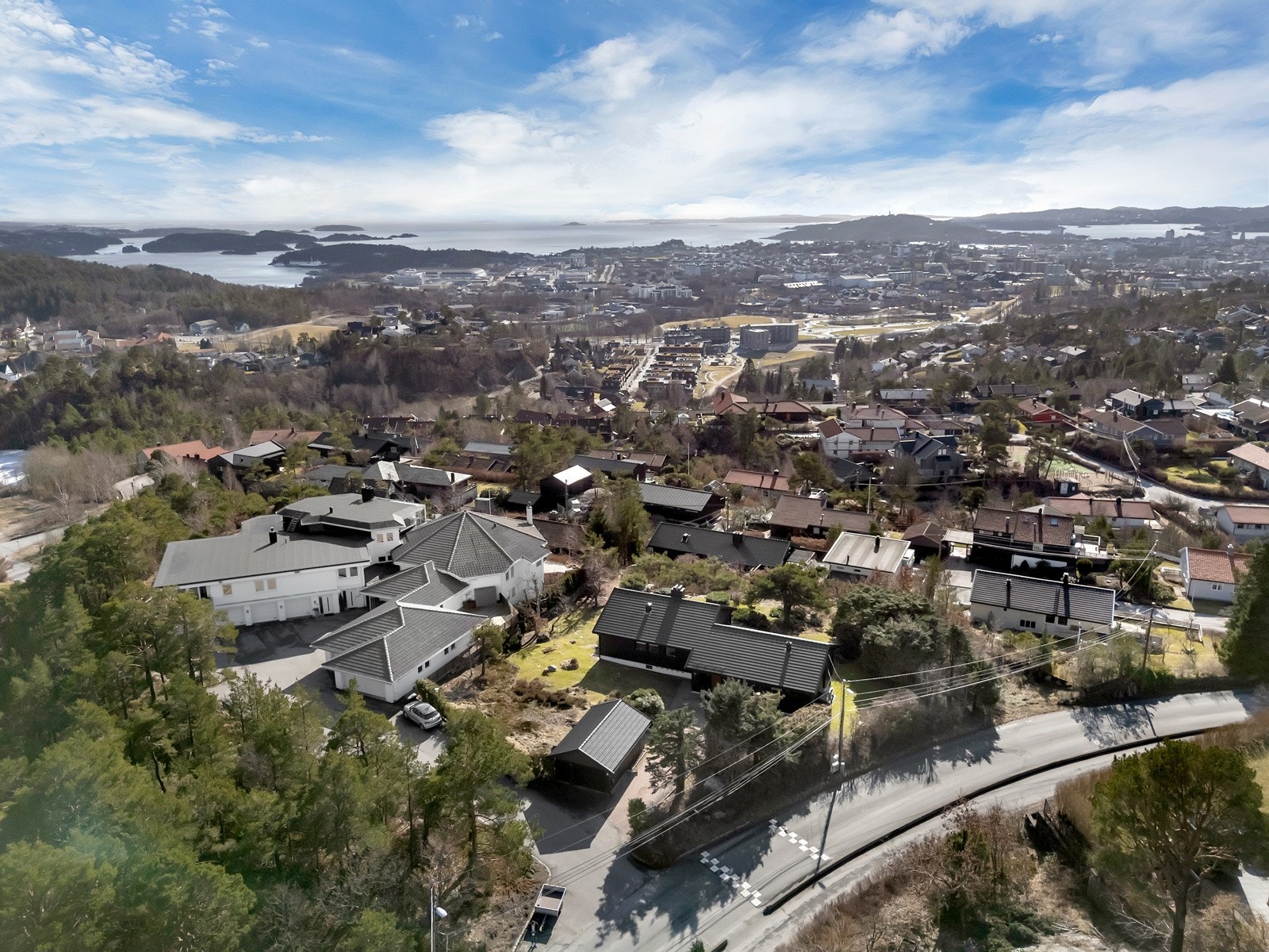 Høy og fri beliggenhet sentralt på Gimlekollen. Galleribilde