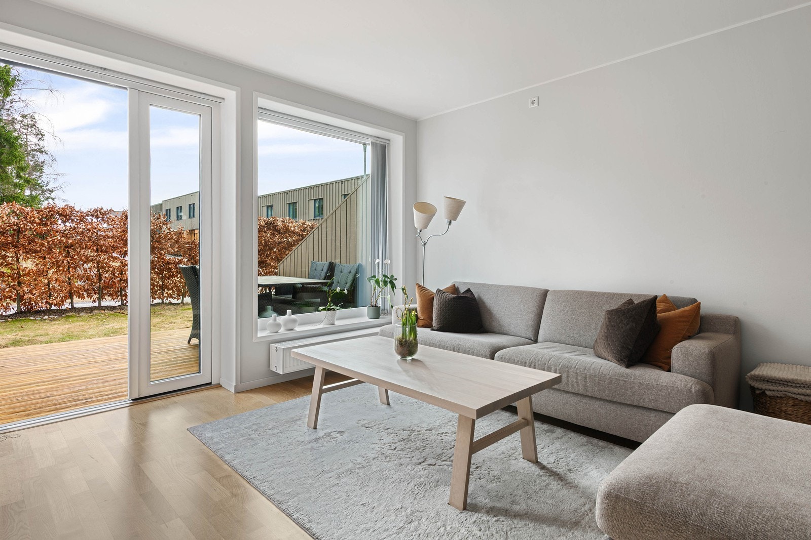 Et lekkert rekkehus med pene overflater, flytt rett inn! Galleribilde