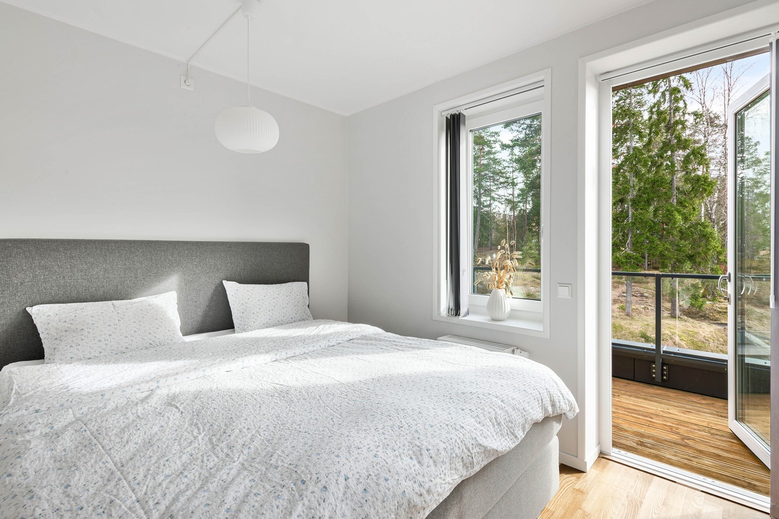 Hovedsoverom med utgang til egen veranda Galleribilde