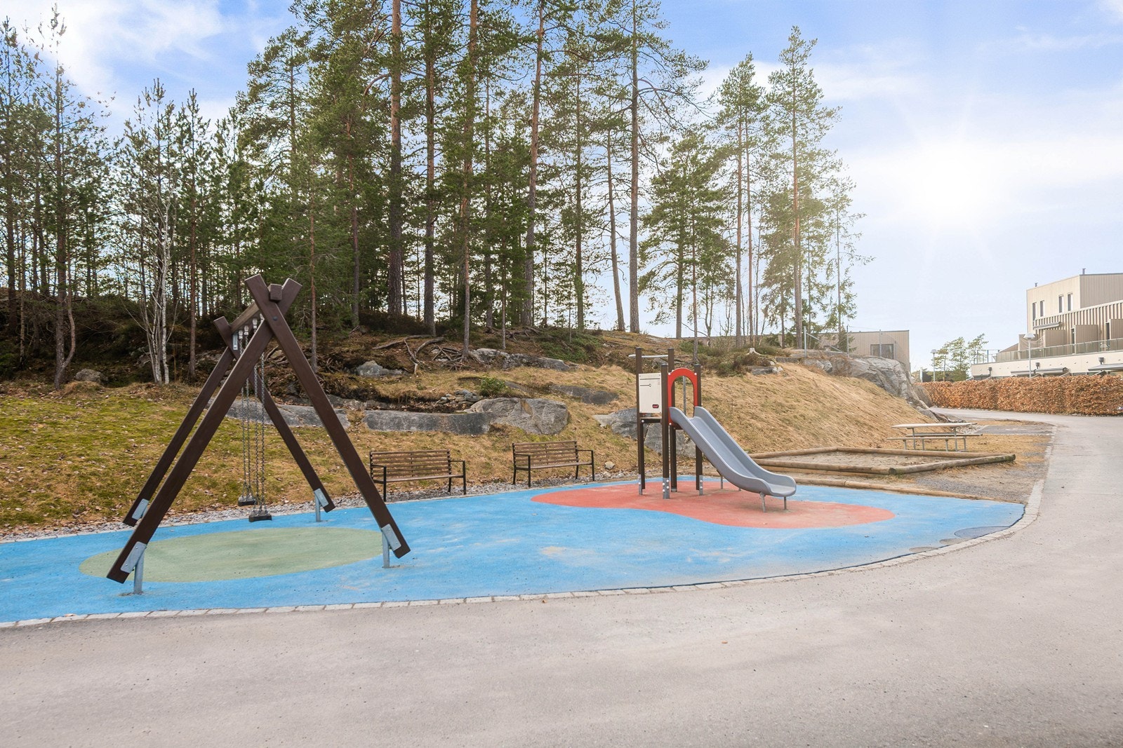 Lekeplasser og FUS Eventyrlia Barnehage i nærheten Galleribilde