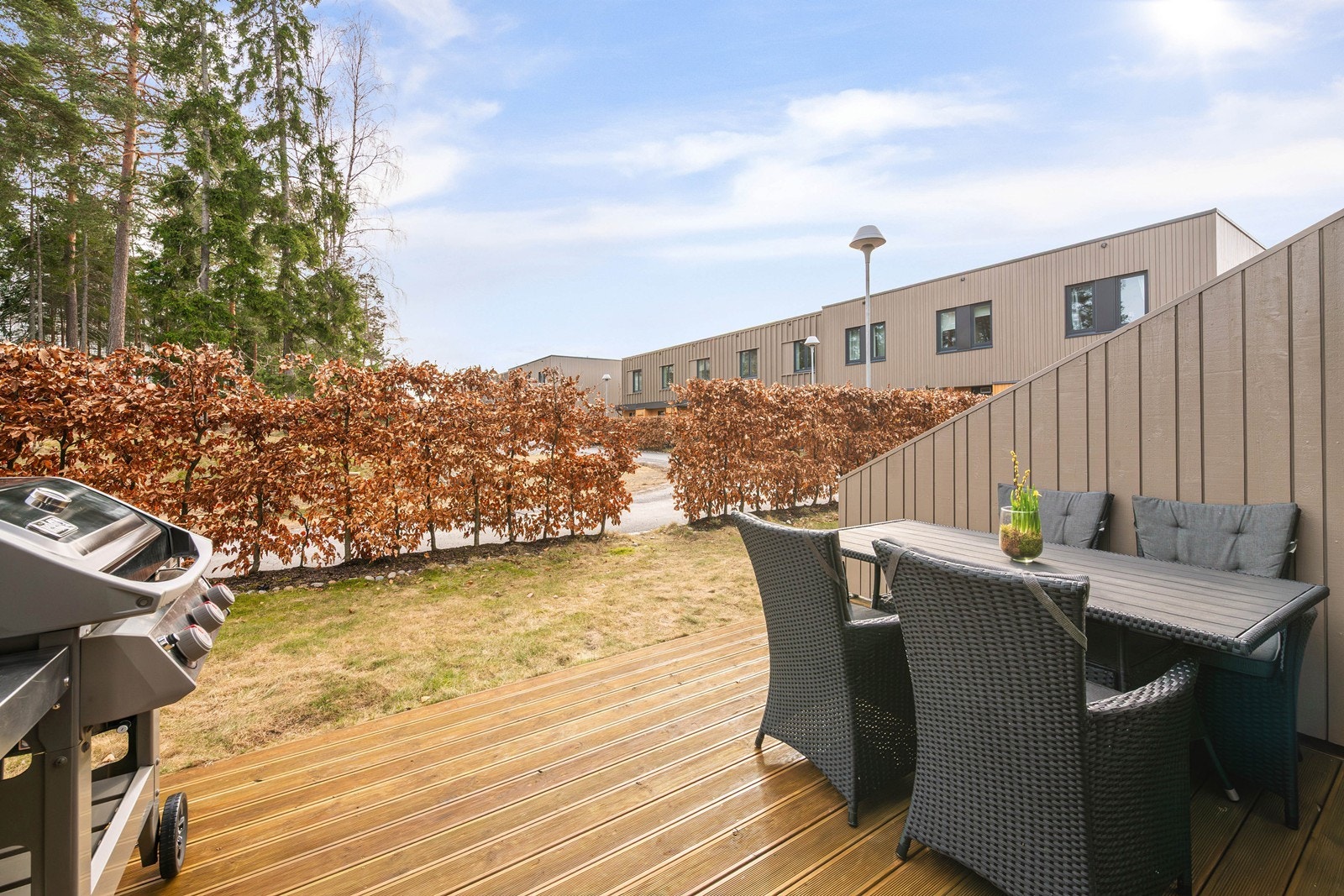 Formiddag og ettermiddagssol på terrassen Galleribilde