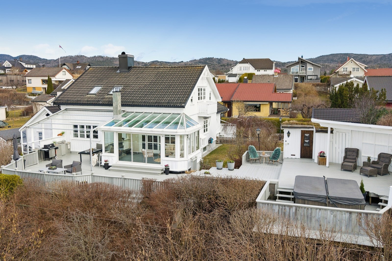 Høyt og fritt på Rising, med en vidstrakt utsikt over det åpne landskapet. Galleribilde