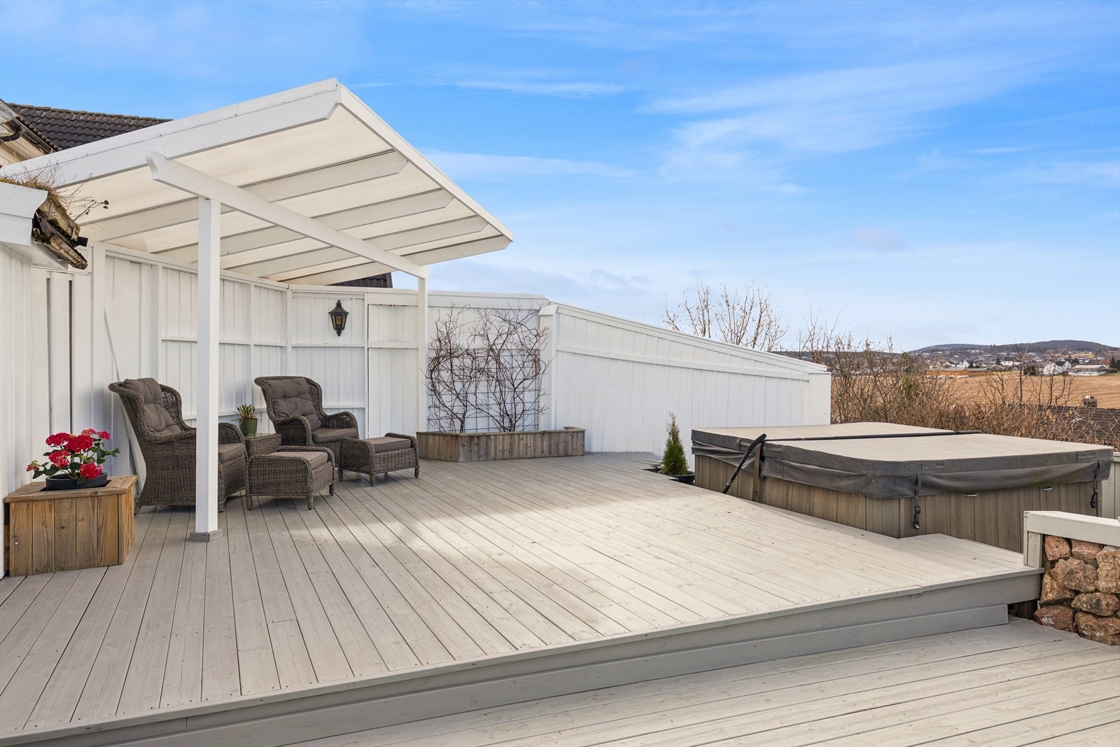 En mer usjenert del av terrassen / overbygget uteplass. Galleribilde