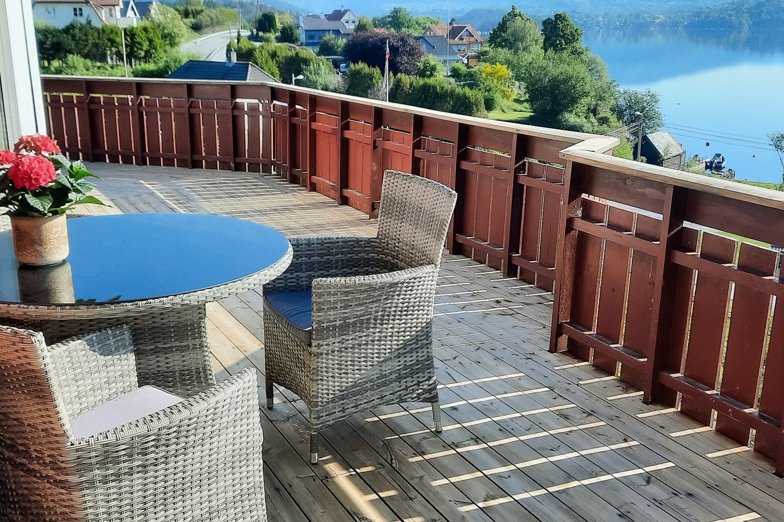 Her kan man nyte fine solskinnsdager i nydelige omgivelser. Selgers eget bilde. Galleribilde