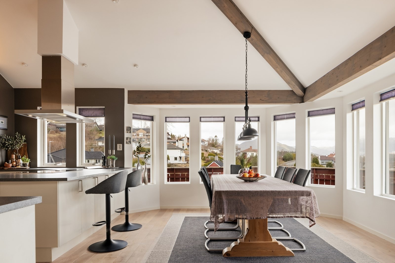 Her er det også plass til en spisegruppe Galleribilde