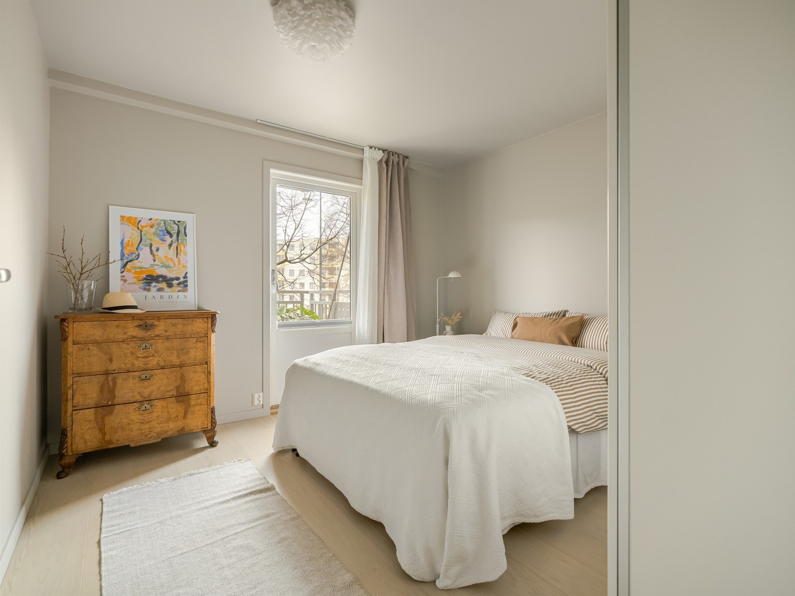 Fra entreen går vi videre inn på hovedsoverommet. Galleribilde