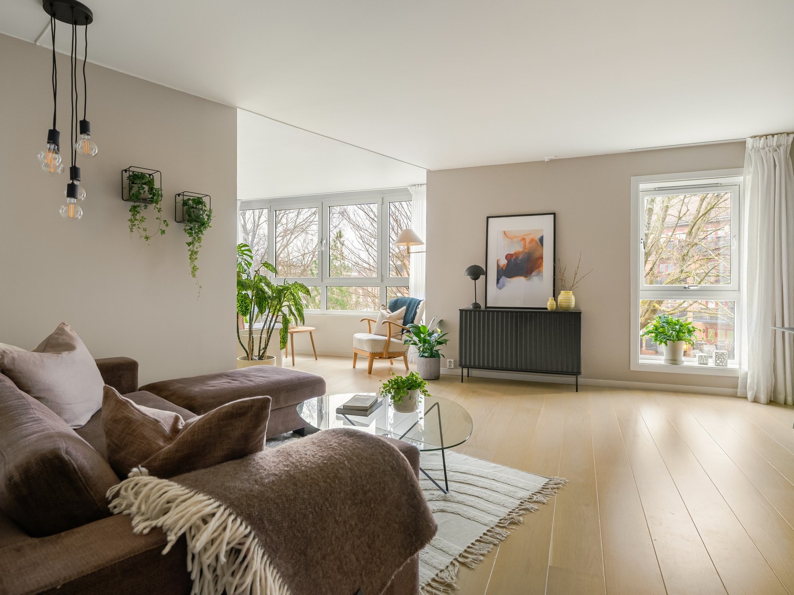 Våren 2021 ble det montert høyhastighetsnett (fiber) i borettslaget. Eget abonnement kan bestilles av andelseier. Galleribilde