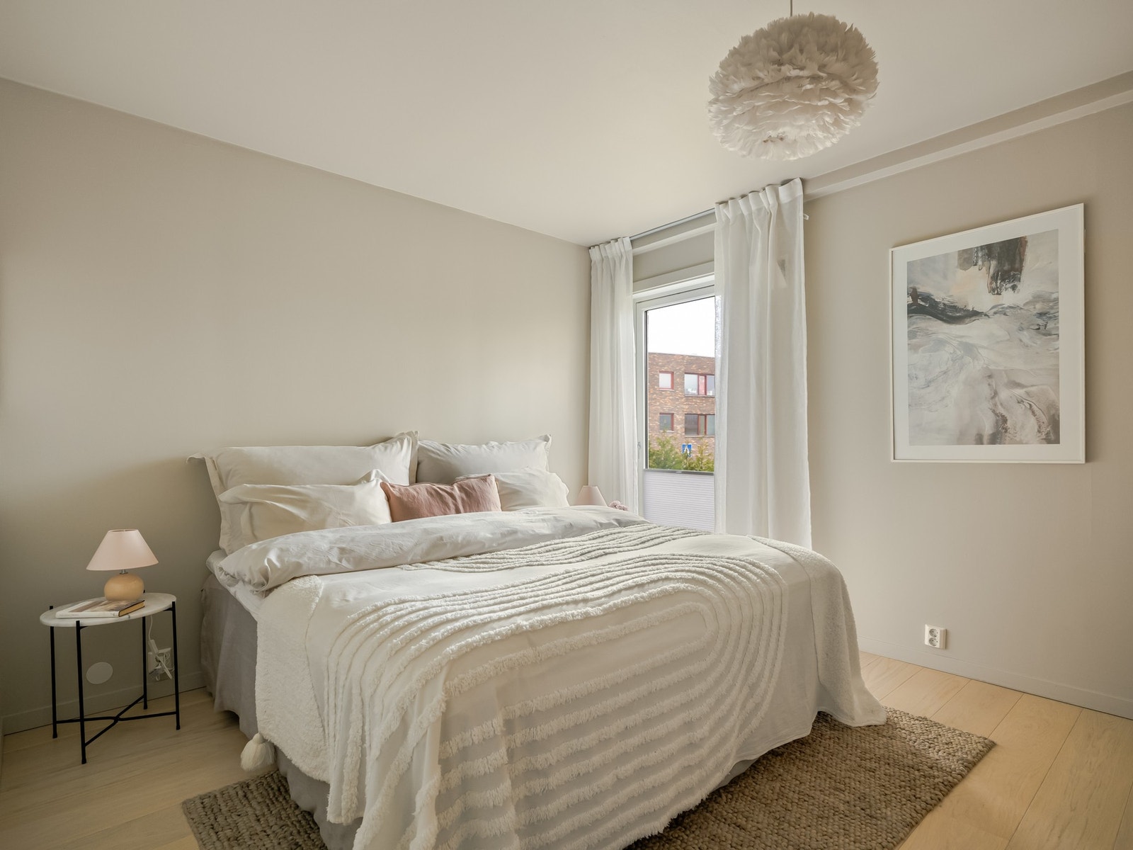 Det andre soverommet er også av god størrelse, og fungerer ypperlig som barnerom, gjesterom eller kontor. Galleribilde