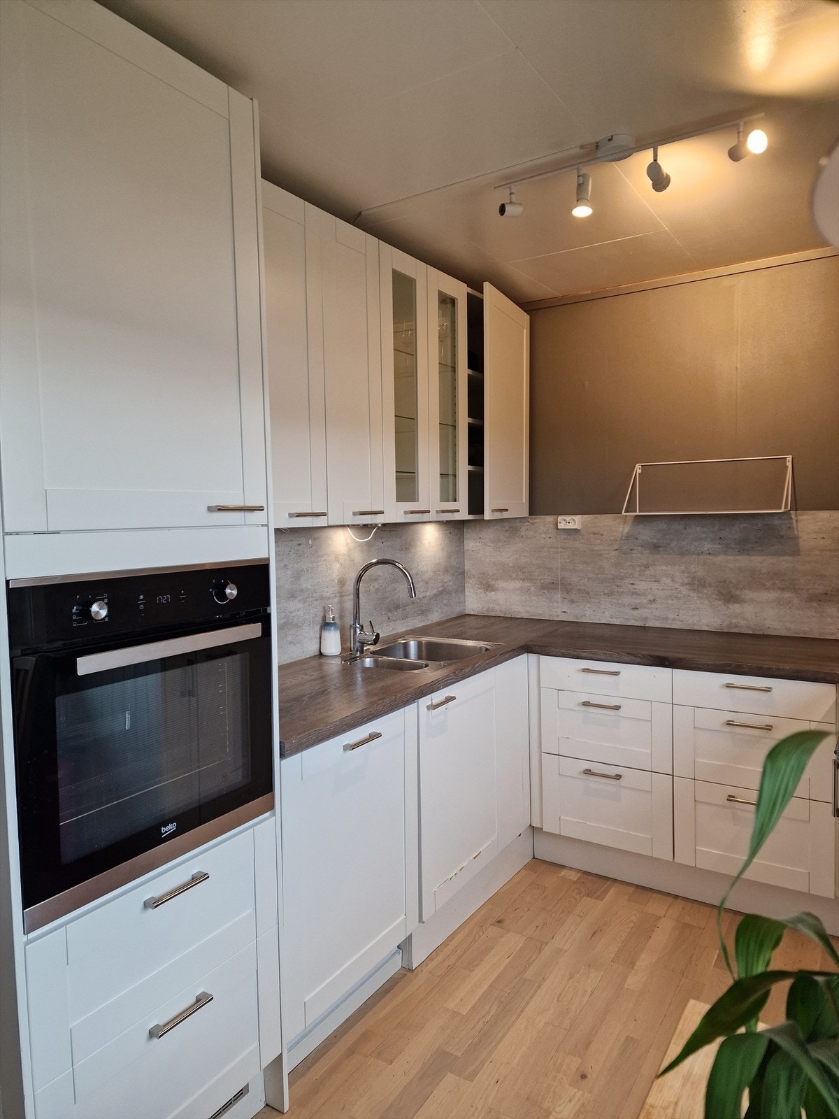 Fint og lyst kjøkken fra 2018 Galleribilde