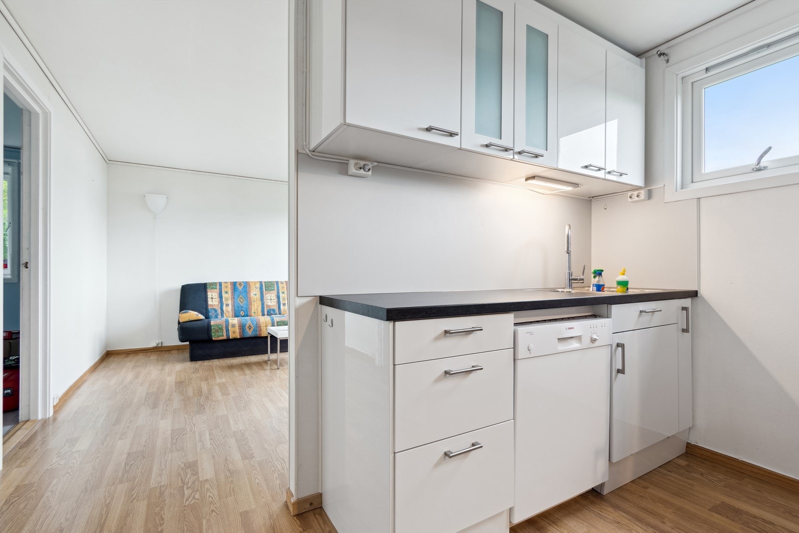 Kjøkken mot stue i utleiedel Galleribilde