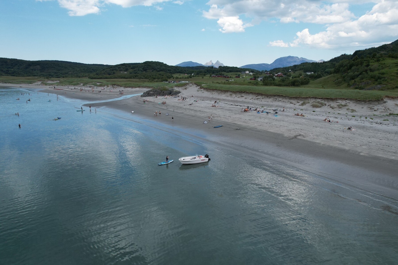 Områdebilde - Brennviksanden er en sandstrand på over 2 km - en yndet badeplass på sommerhalvåret Galleribilde