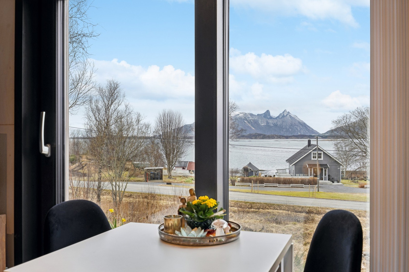 Her kan du nyte morgenkaffen og utsikta! Galleribilde
