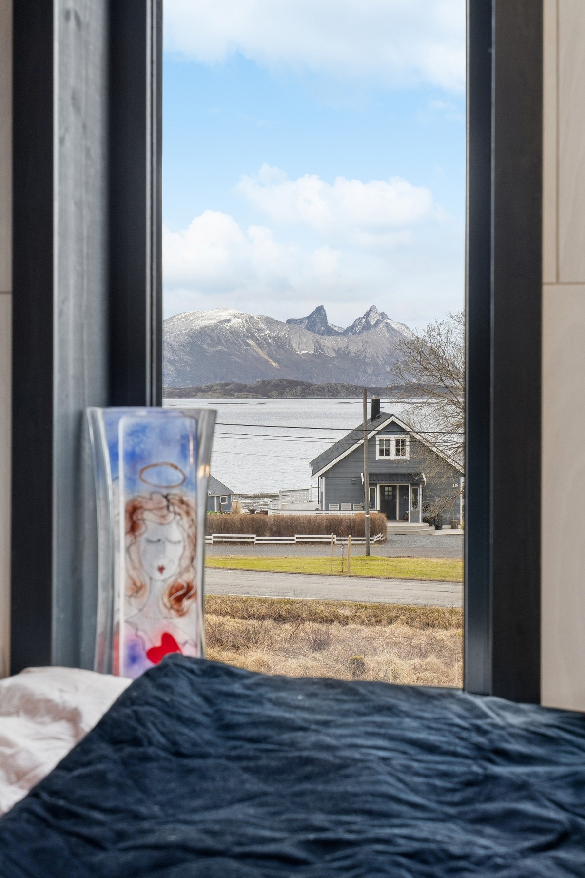 Flott havutsikt fra soverommet! Galleribilde