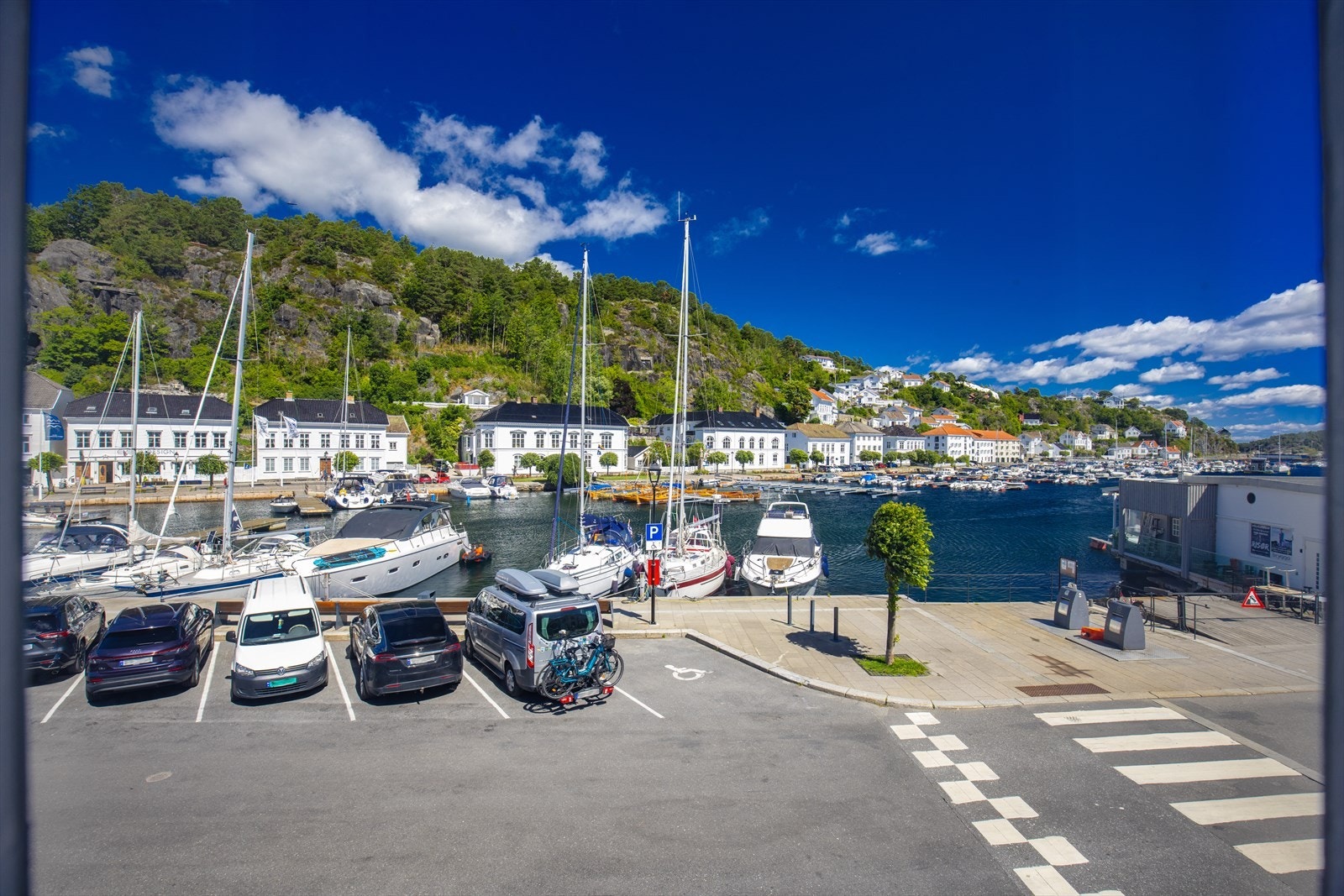 Om bare få uker ser det slik ut i idylliske Risør sentrum. Galleribilde