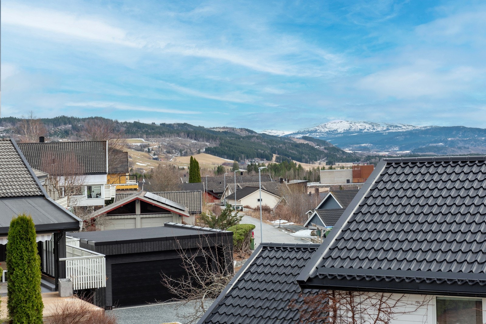 Flott utsikt fra balkong i 2. etasje/loft. Galleribilde
