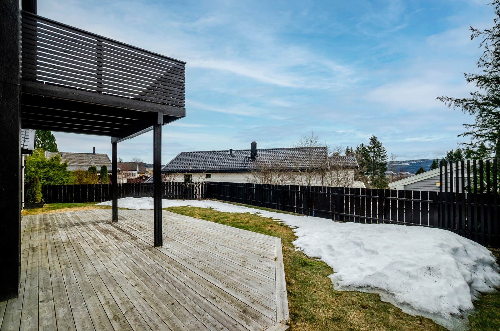 Skjermet og rolig beliggenhet/hage i enden av blindveg. Galleribilde